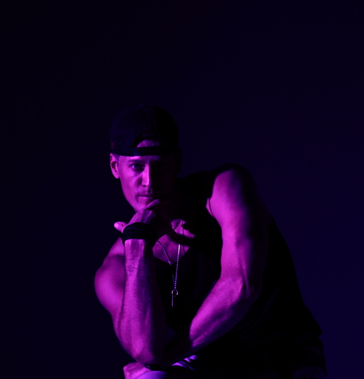 <span style="font-weight: bold;"> Алексей аЛЕКСЕЕВИЧ </span>руководитель школы, ХОРЕОГРАФ-ПОСТАНОВЩИК уличных направлений, ПЕДаГОГИЧЕСКИЙ СТАЖ 17 ЛЕТ 